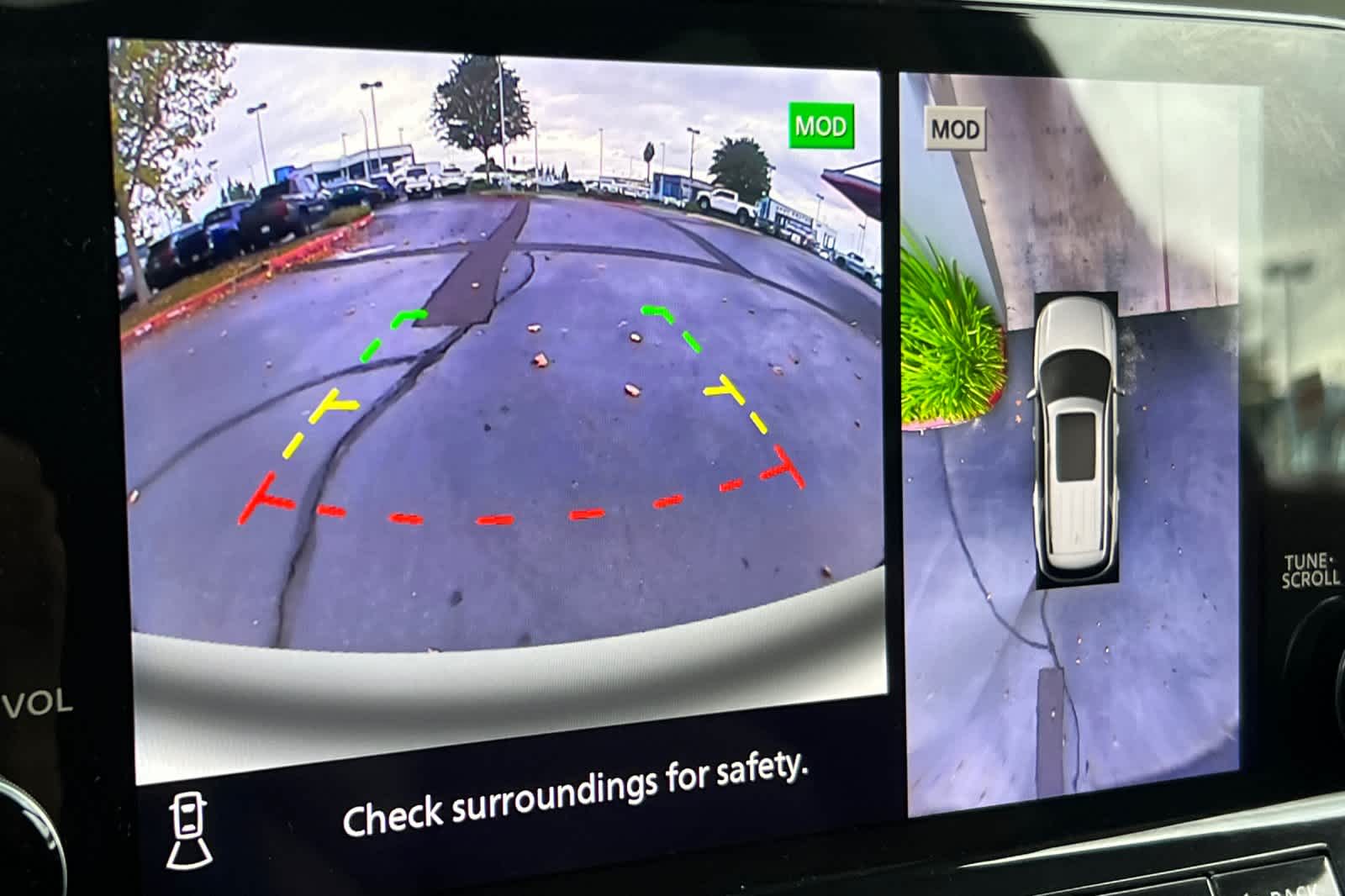 Thumbnail: 2023 Nissan Pathfinder - 24