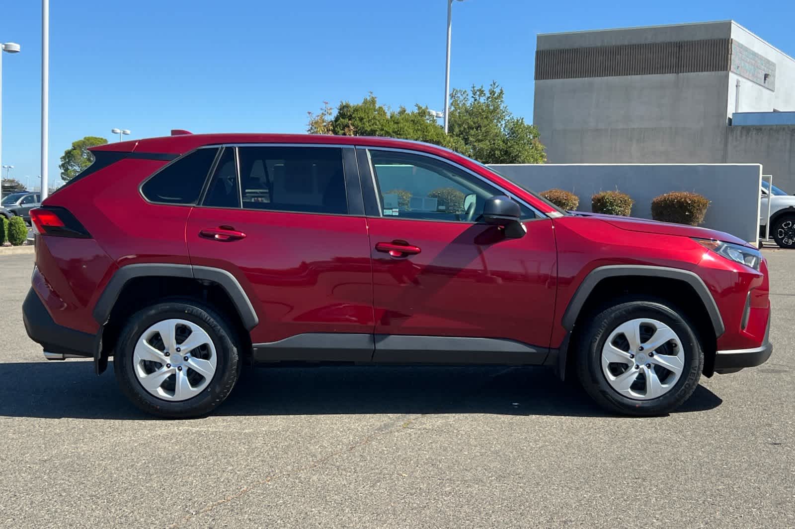 Thumbnail: 2022 Toyota RAV4 - 6