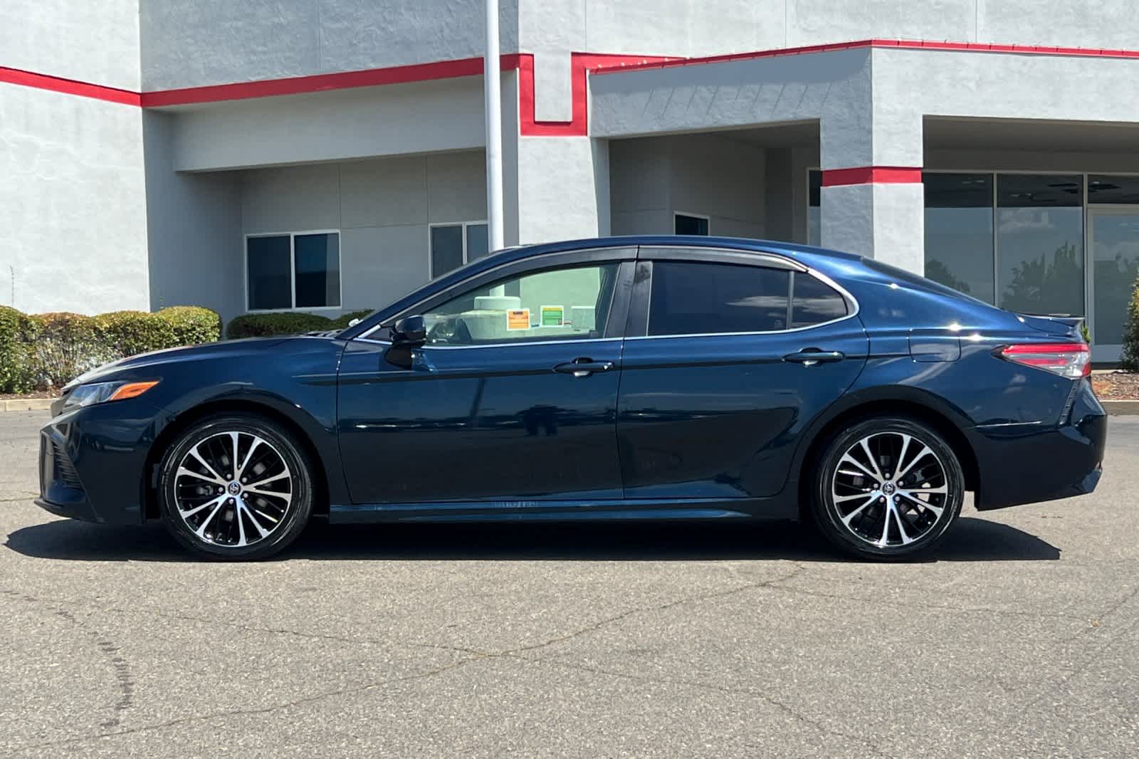 Thumbnail: 2018 Toyota Camry - 9