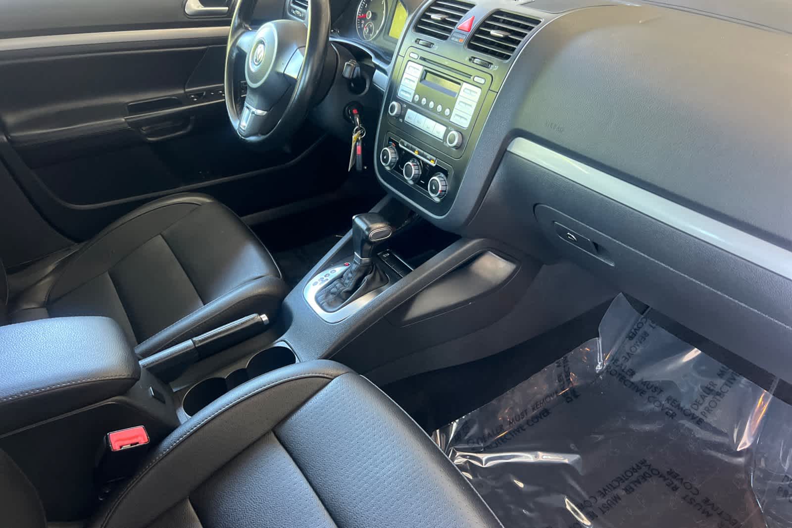 Thumbnail: 2010 Volkswagen Jetta - 16