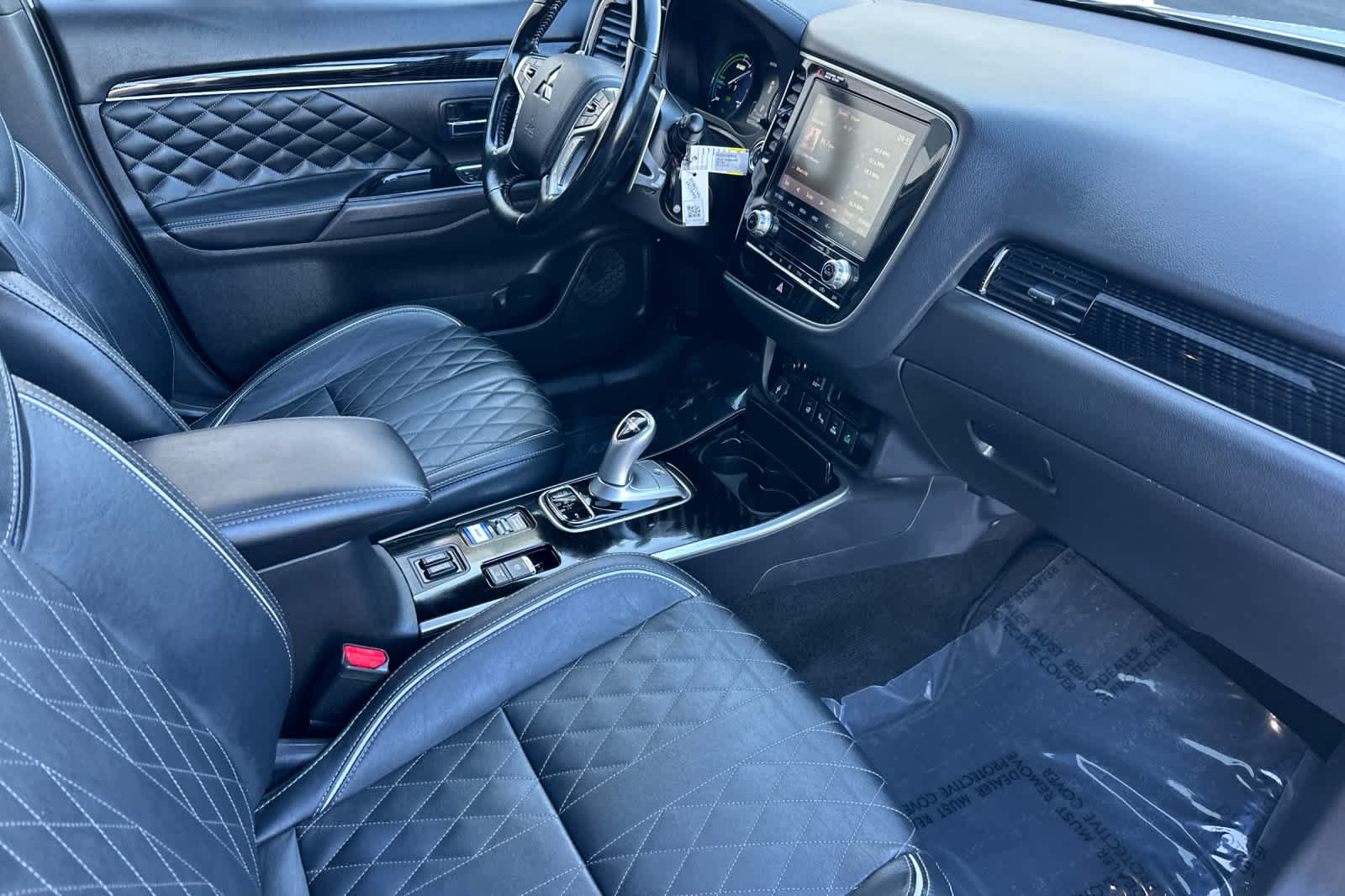 Thumbnail: 2022 Mitsubishi Outlander - 17