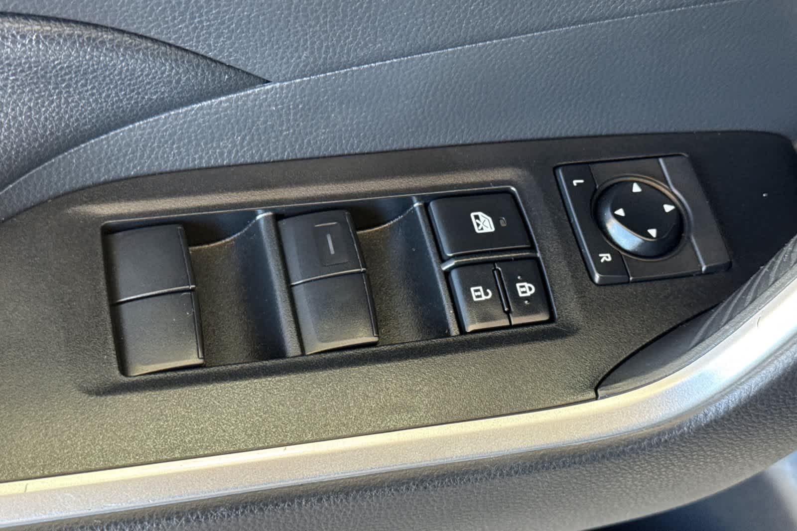 Thumbnail: 2020 Toyota RAV4 - 13