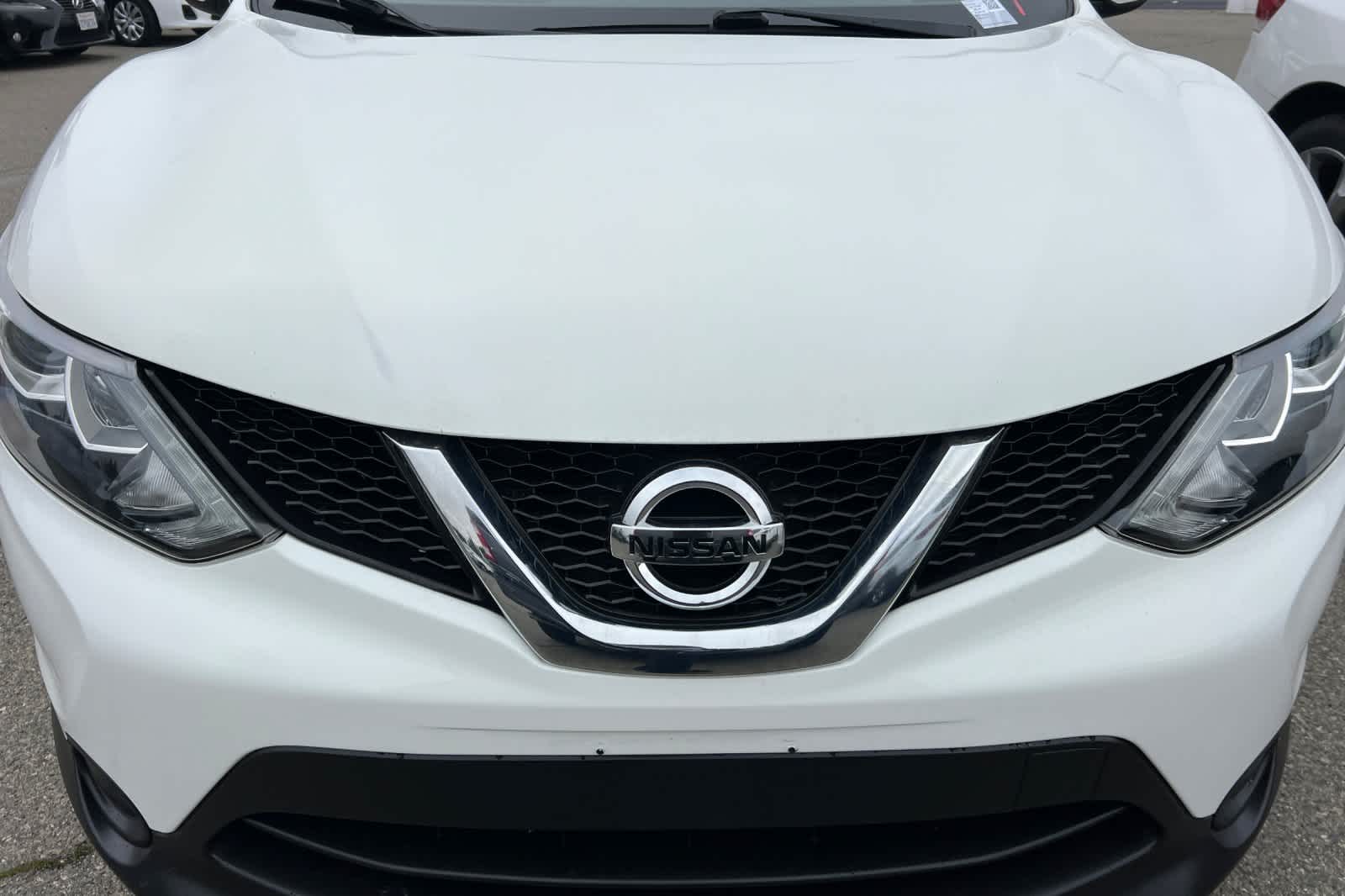 Thumbnail: 2017 Nissan Rogue Sport - 9