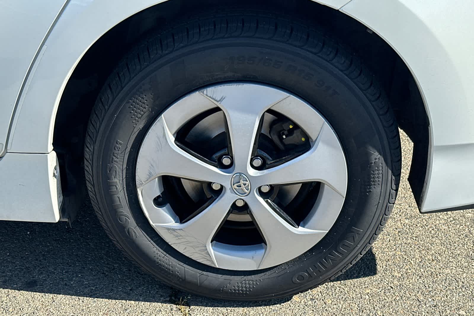 Thumbnail: 2015 Toyota Prius - 18