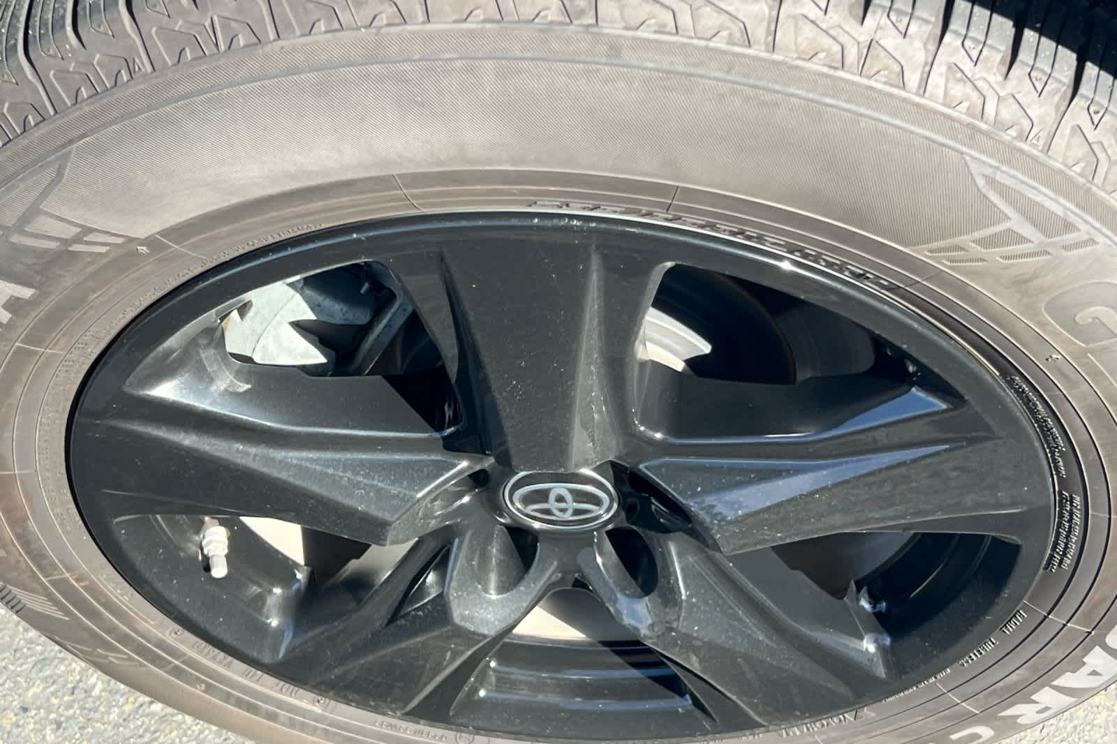 Thumbnail: 2023 Toyota Highlander - 14