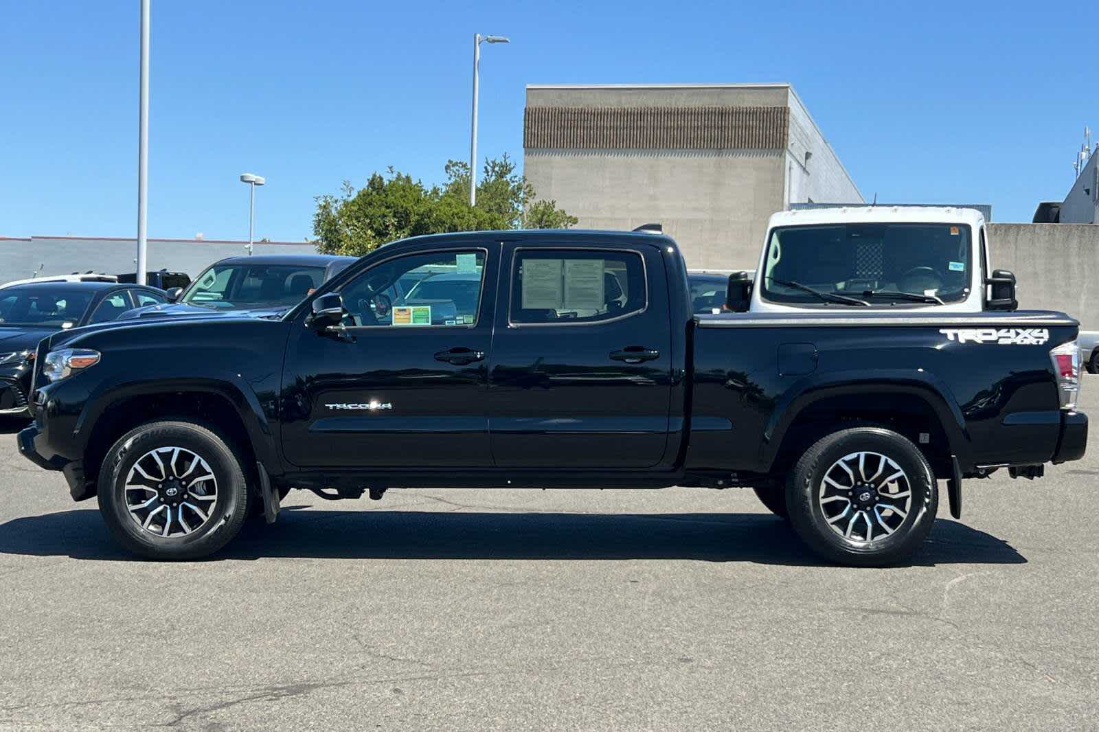 Thumbnail: 2022 Toyota Tacoma - 9