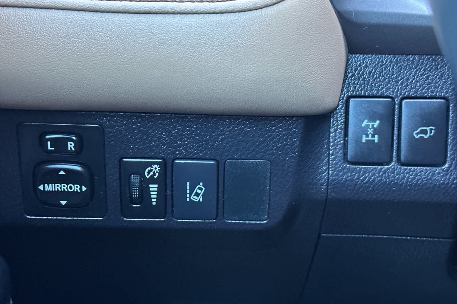 Thumbnail: 2016 Toyota RAV4 - 30