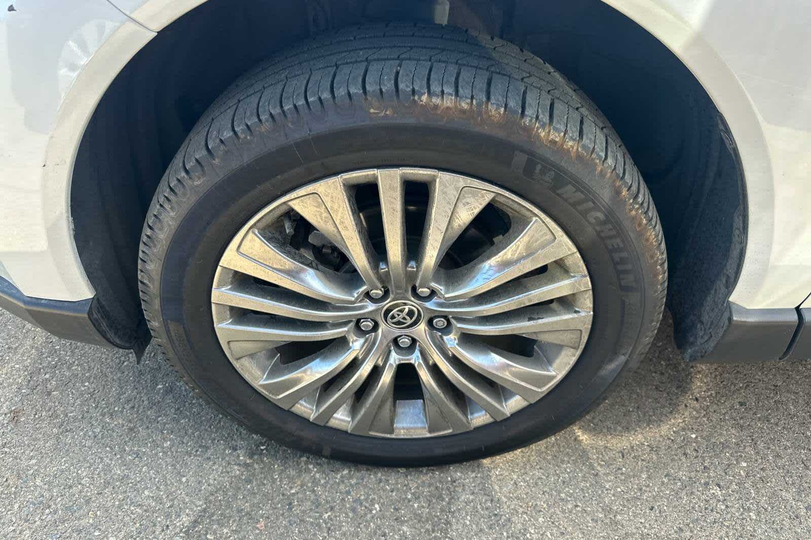 Thumbnail: 2022 Toyota Venza - 21