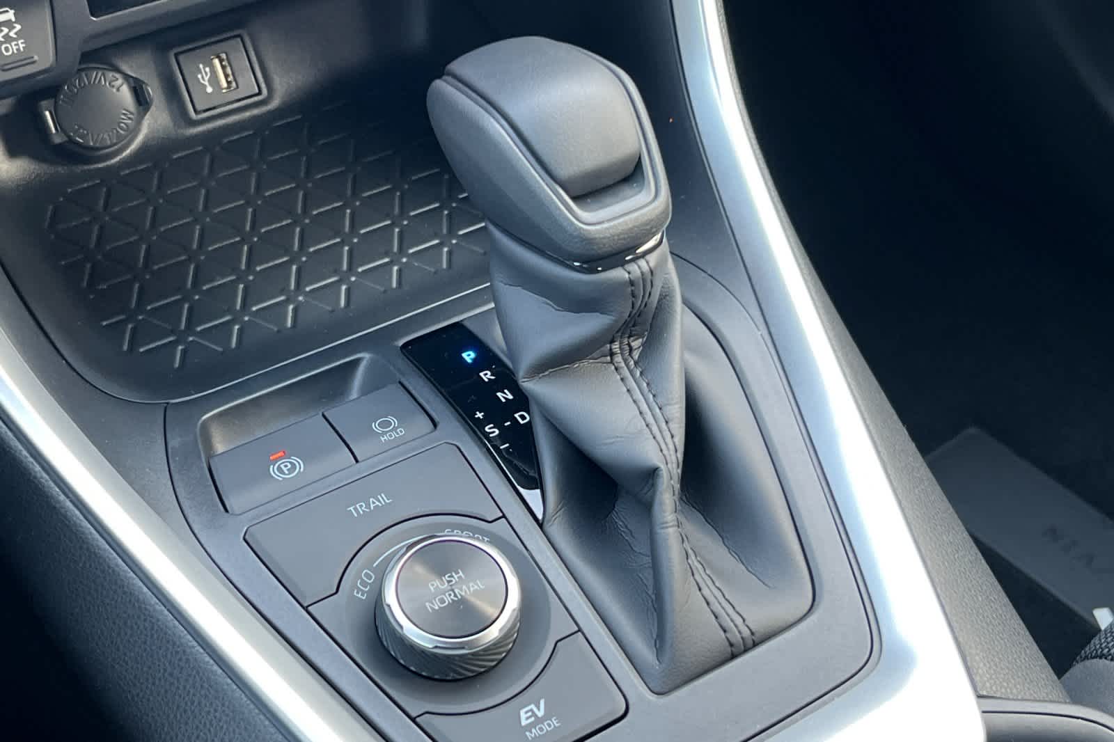 Thumbnail: 2025 Toyota RAV4 - 22