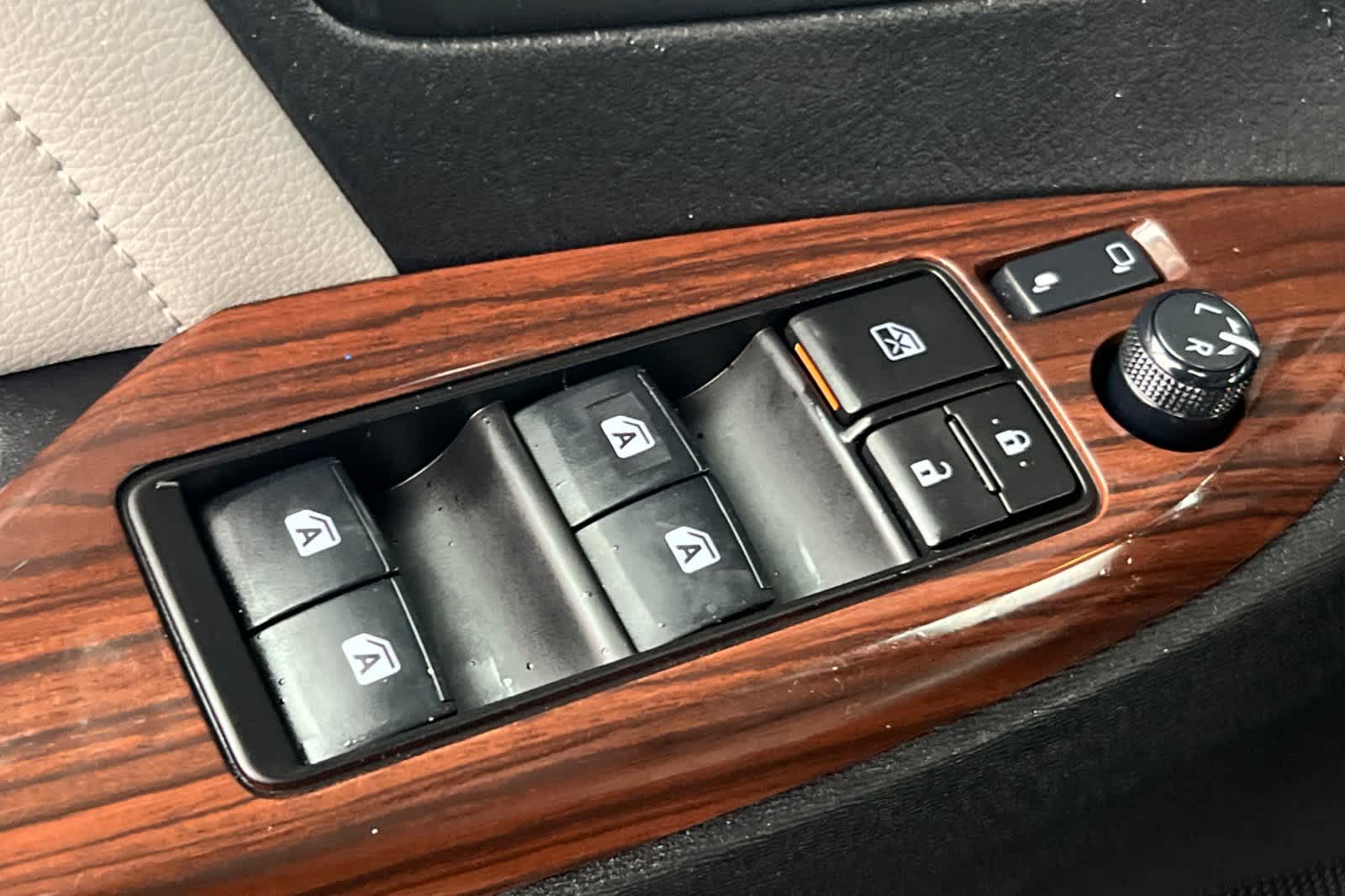 Thumbnail: 2019 Toyota Sienna - 13