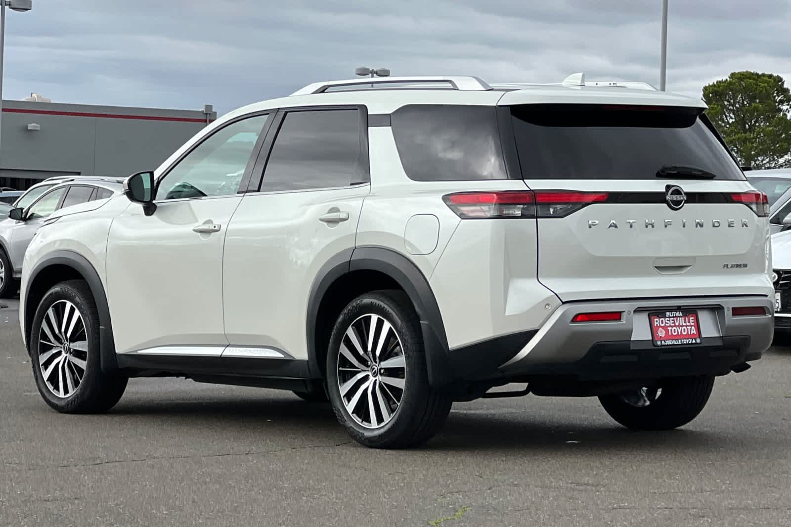 Thumbnail: 2023 Nissan Pathfinder - 7