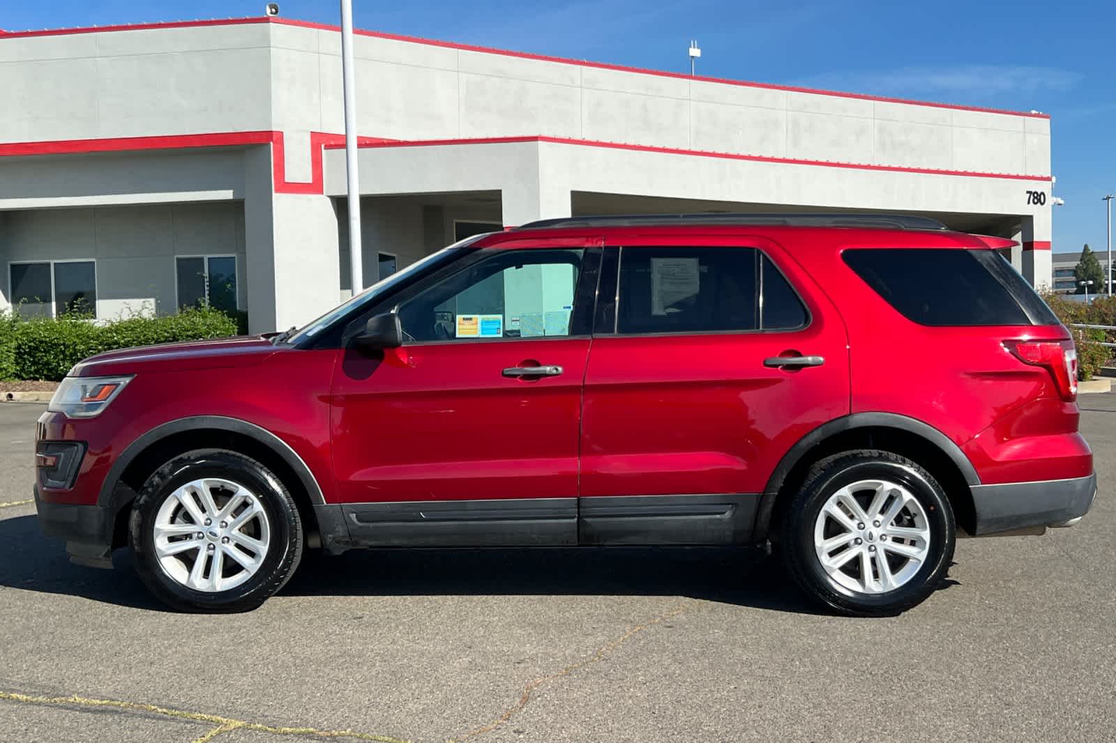 Thumbnail: 2017 Ford Explorer - 9