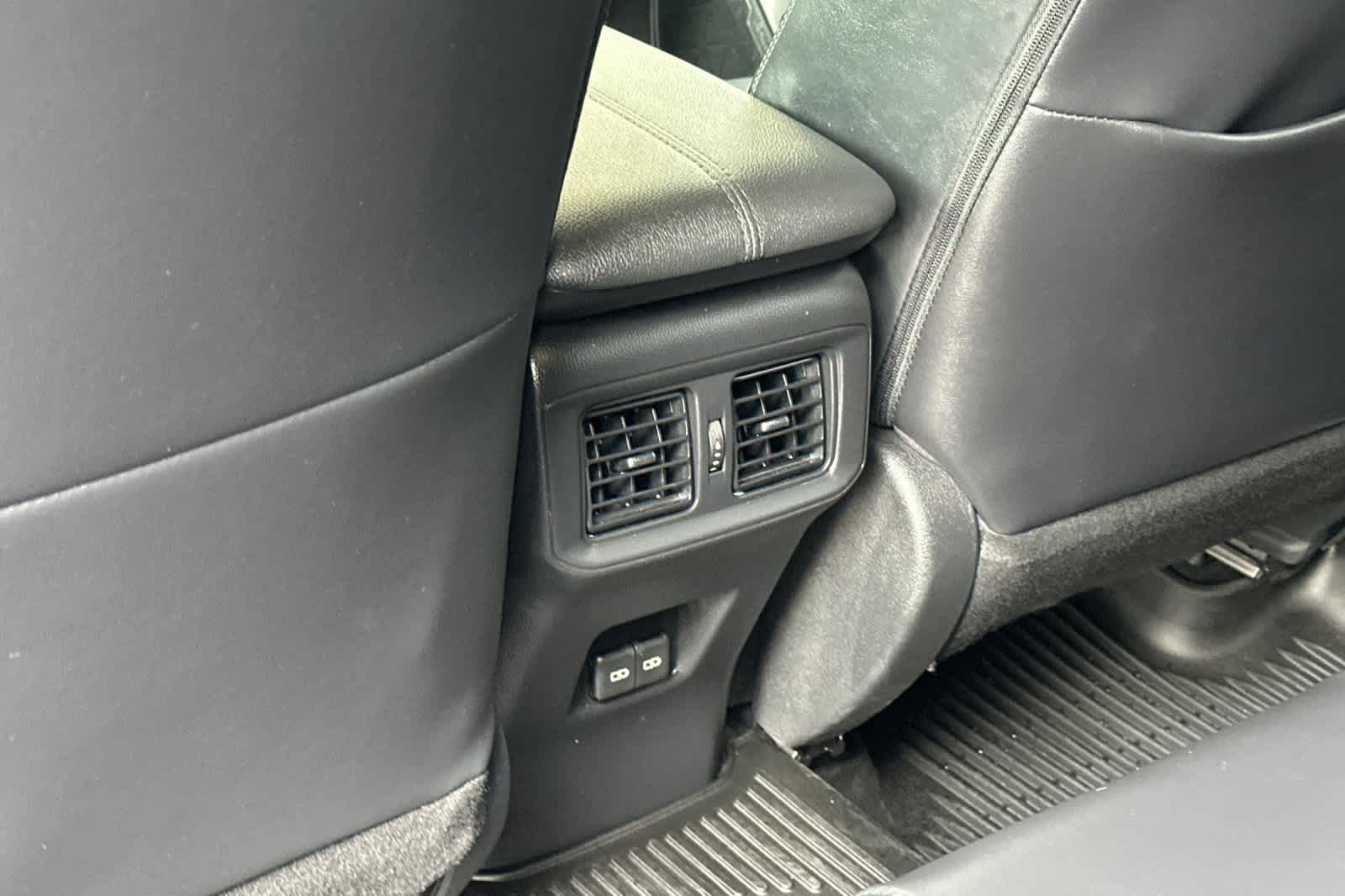 Thumbnail: 2022 Toyota RAV4 - 14