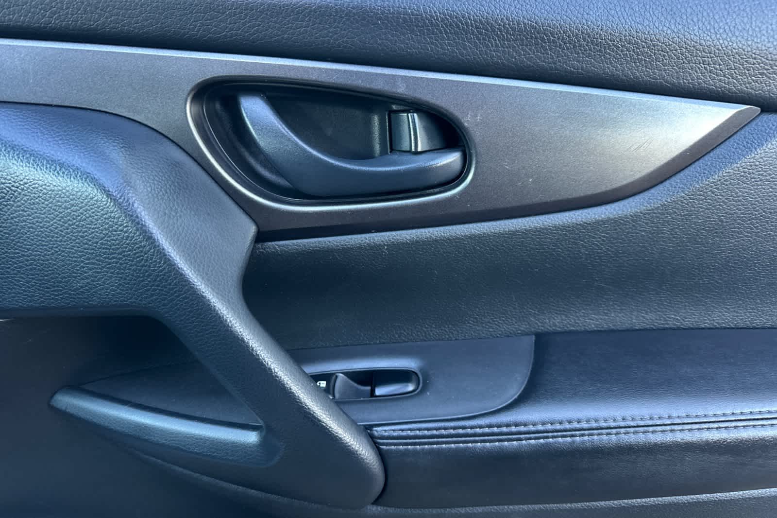 Thumbnail: 2021 Nissan Rogue Sport - 19