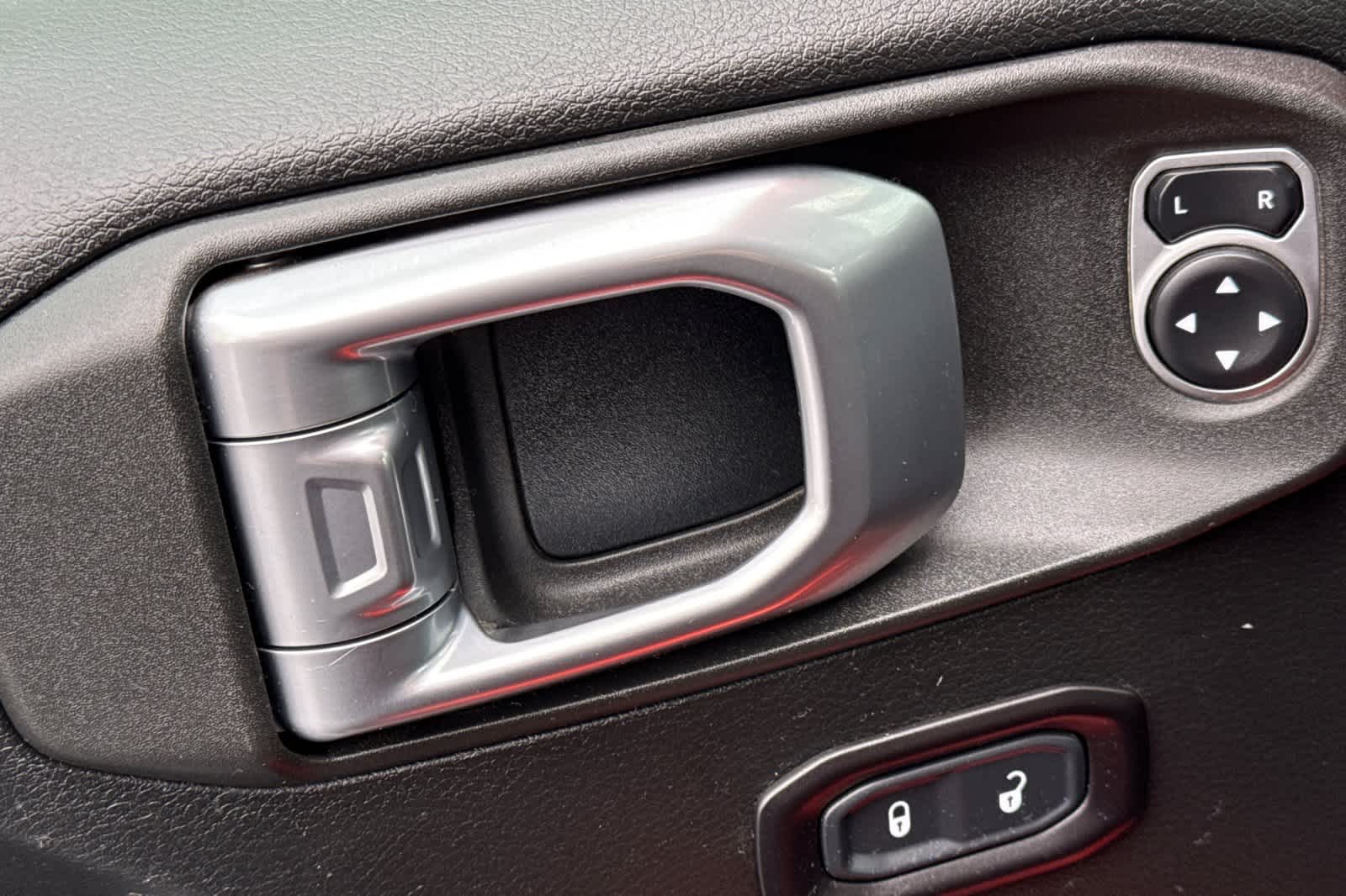 Thumbnail: 2019 Jeep Wrangler - 13