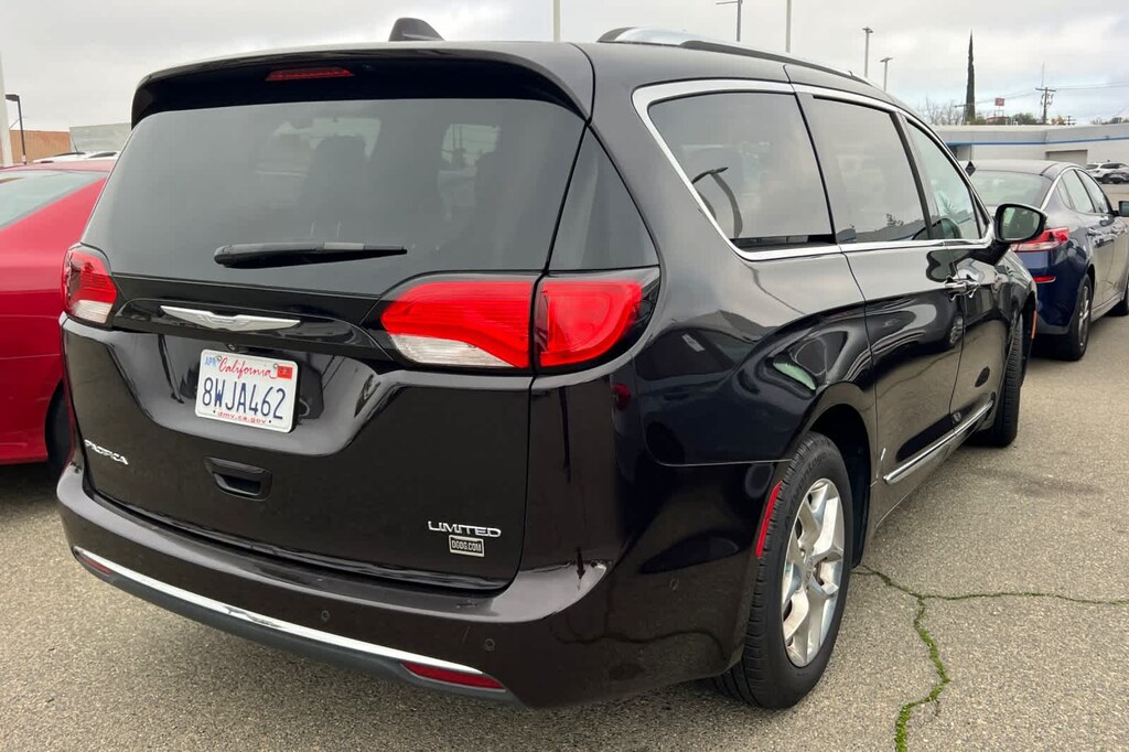 Used 2017 Chrysler Pacifica Limited Van
