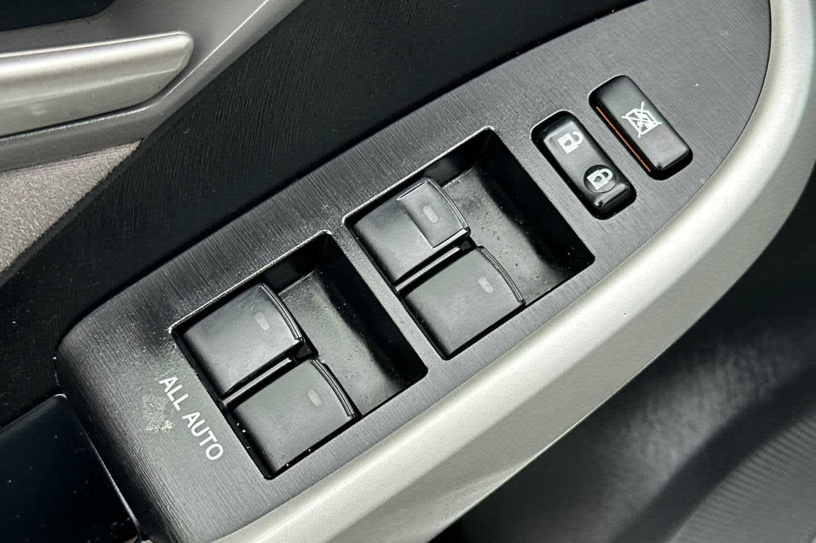 2012 Toyota Prius Three 13