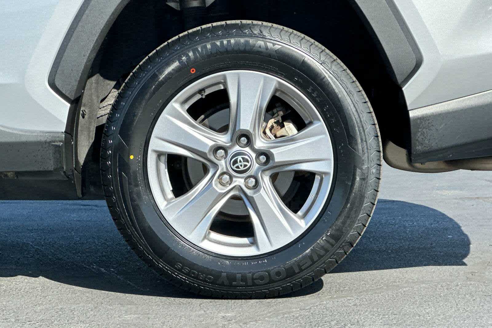 Thumbnail: 2022 Toyota RAV4 - 31