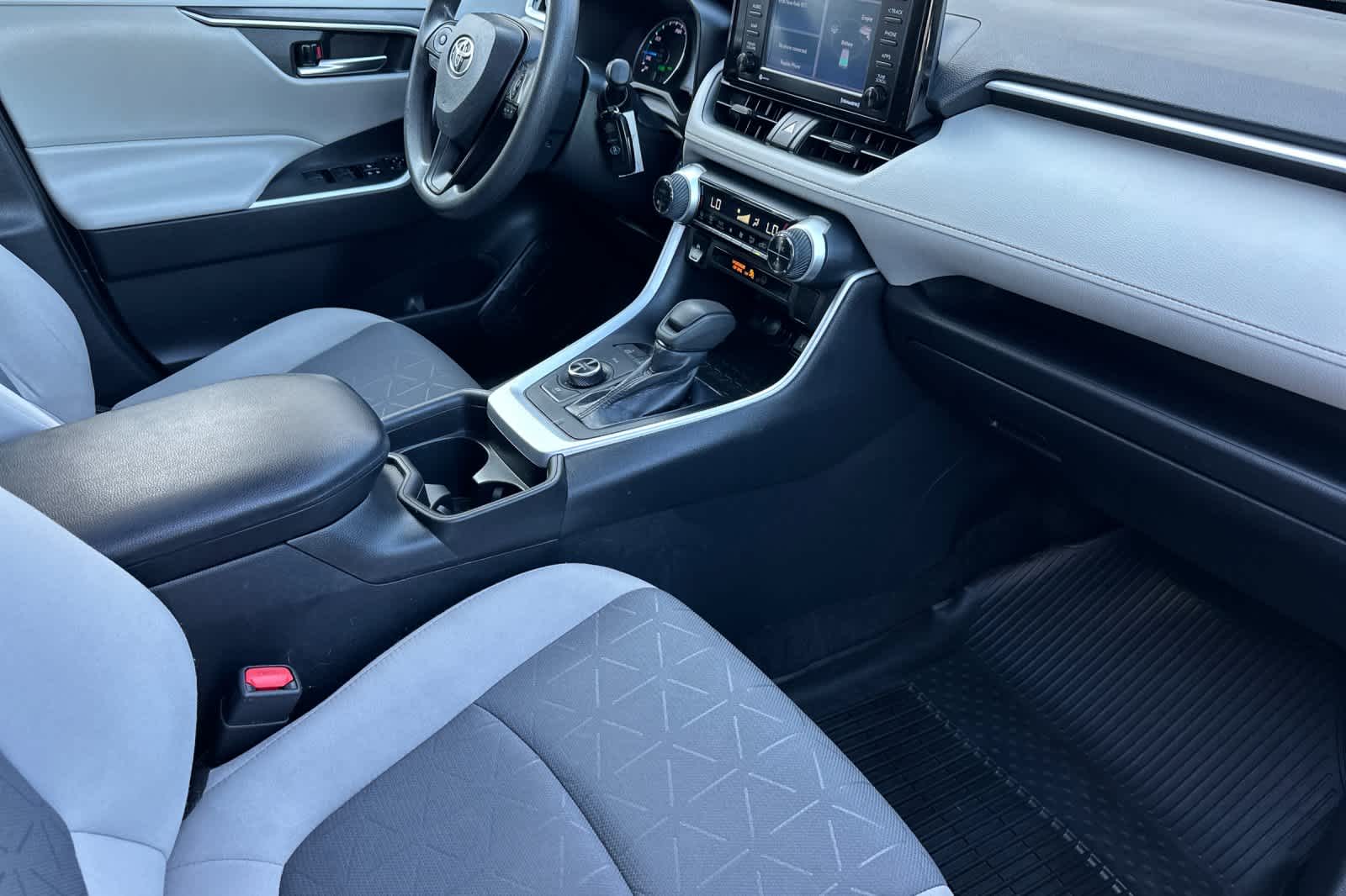 Thumbnail: 2021 Toyota RAV4 - 17
