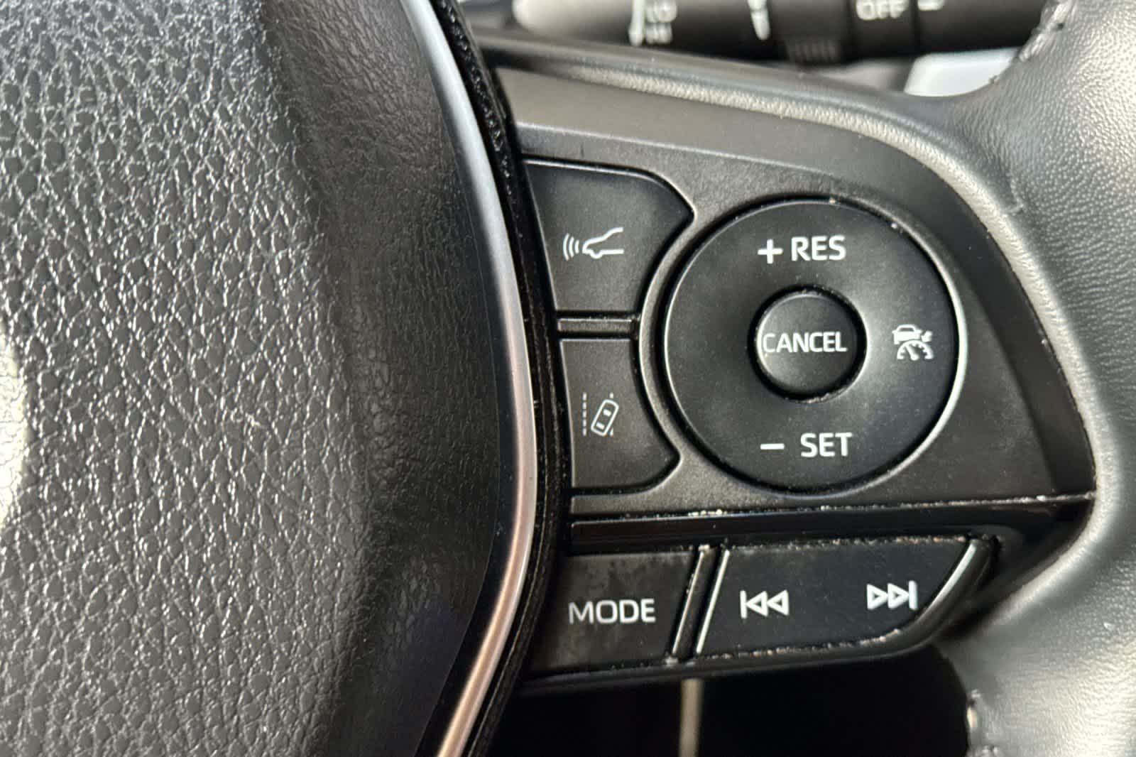 Thumbnail: 2022 Toyota Venza - 27