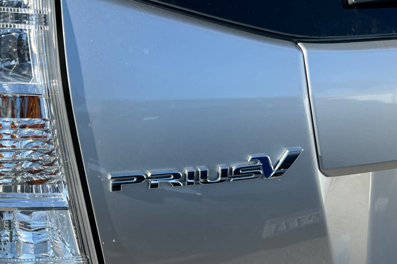 Thumbnail: 2013 Toyota Prius v - 7
