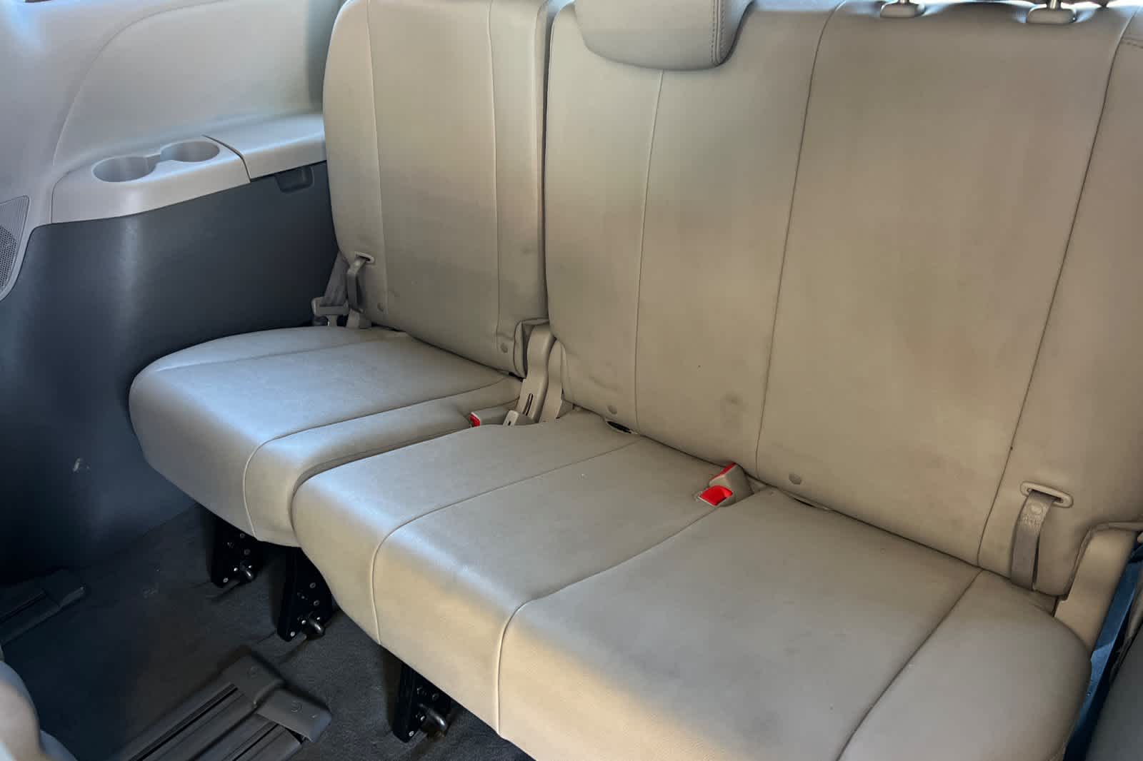 Thumbnail: 2020 Toyota Sienna - 16