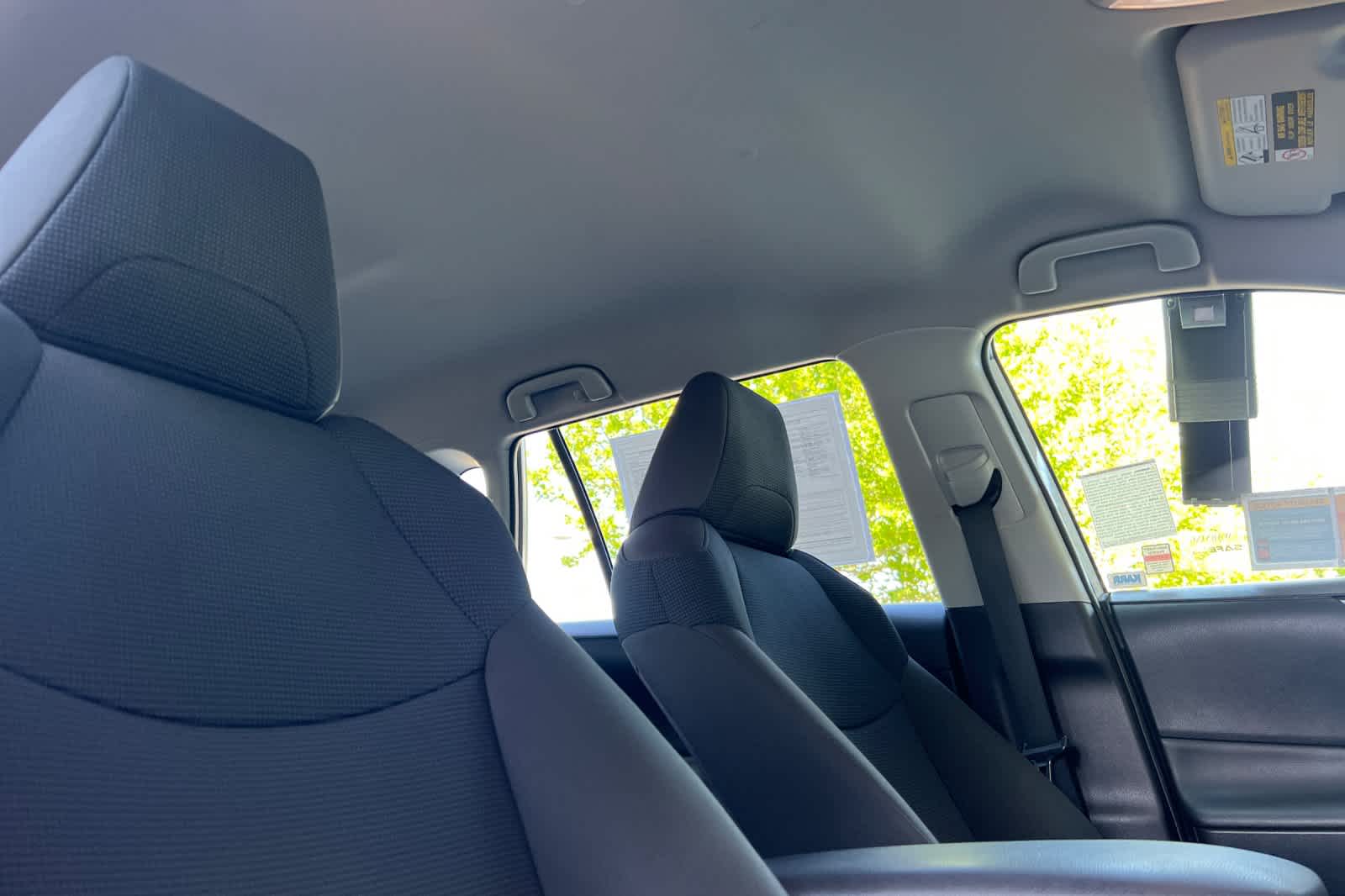 Thumbnail: 2022 Toyota RAV4 - 18