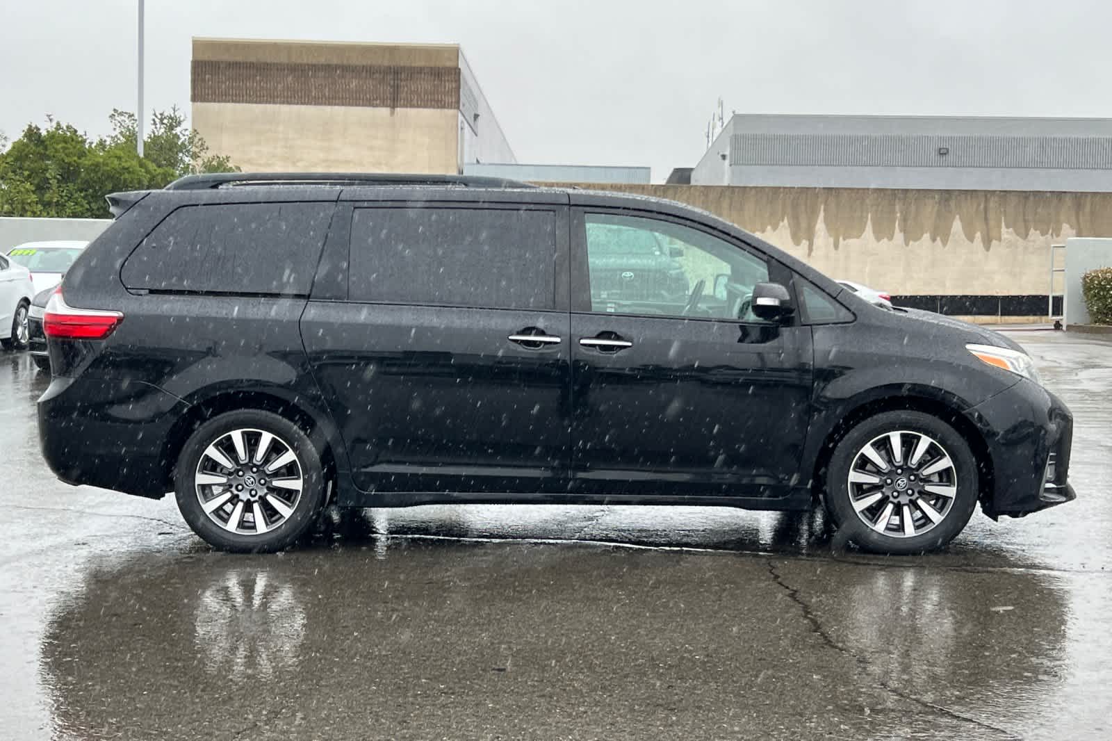 Thumbnail: 2019 Toyota Sienna - 6
