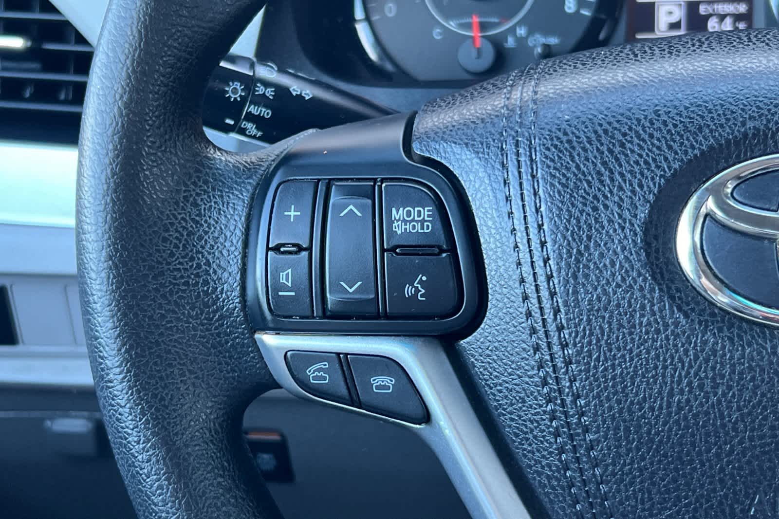 Thumbnail: 2016 Toyota Sienna - 26