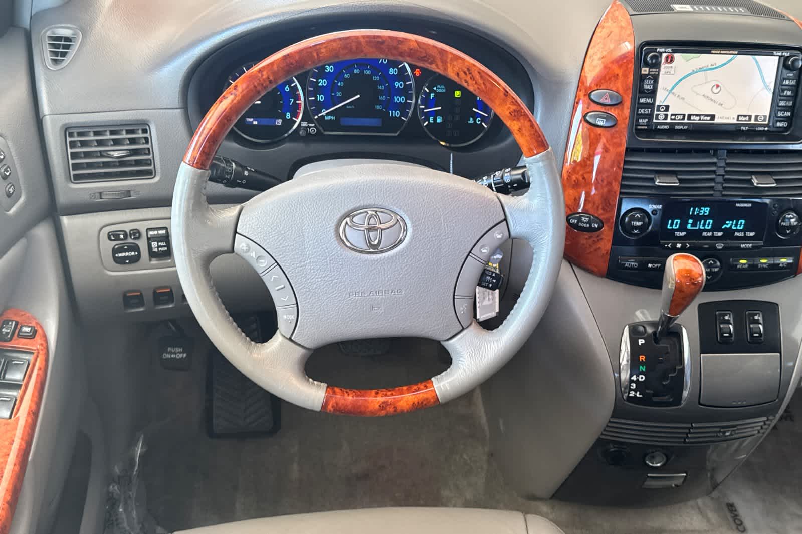 Thumbnail: 2010 Toyota Sienna - 14