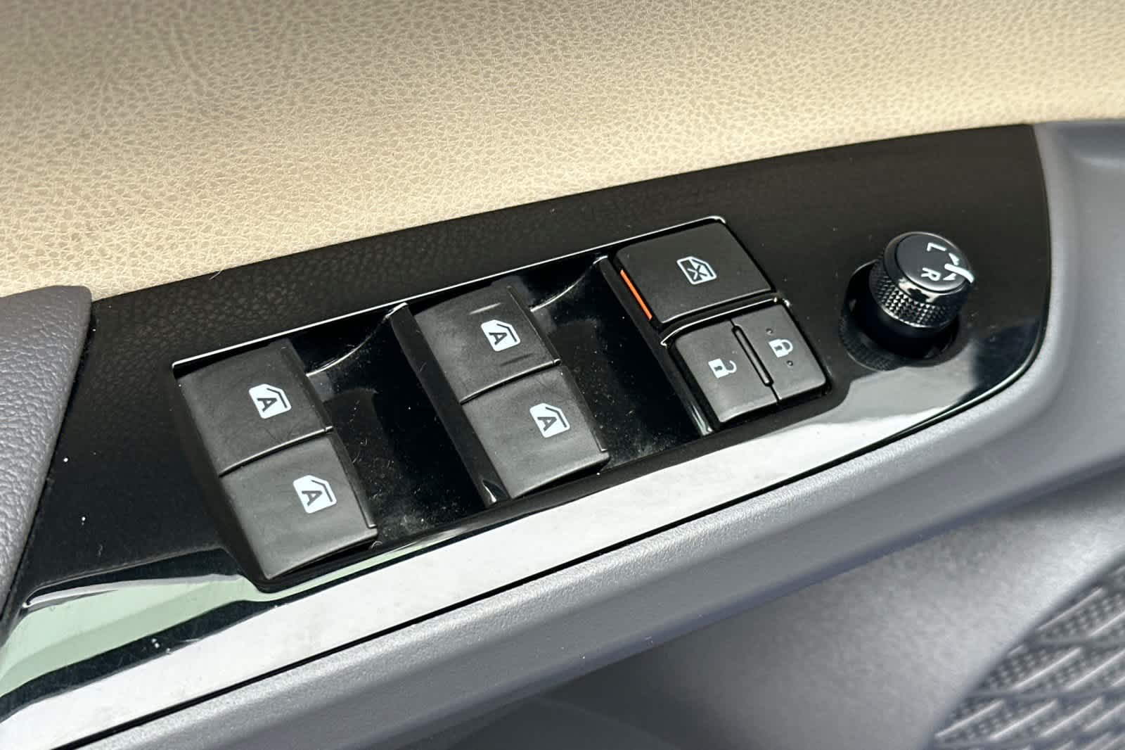 Thumbnail: 2016 Toyota Prius - 13