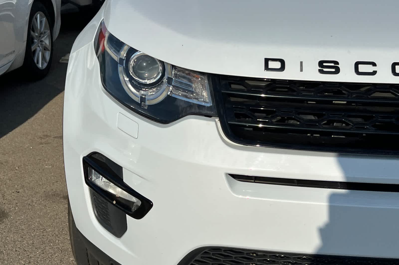 Thumbnail: 2015 Land Rover Discovery Sport - 8