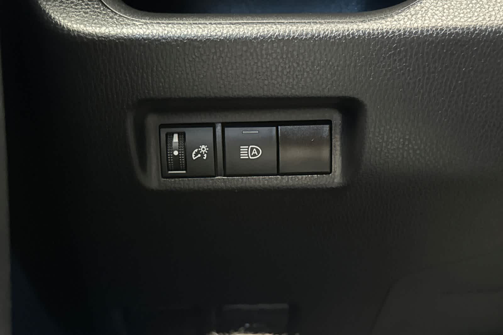 Thumbnail: 2020 Toyota RAV4 - 27