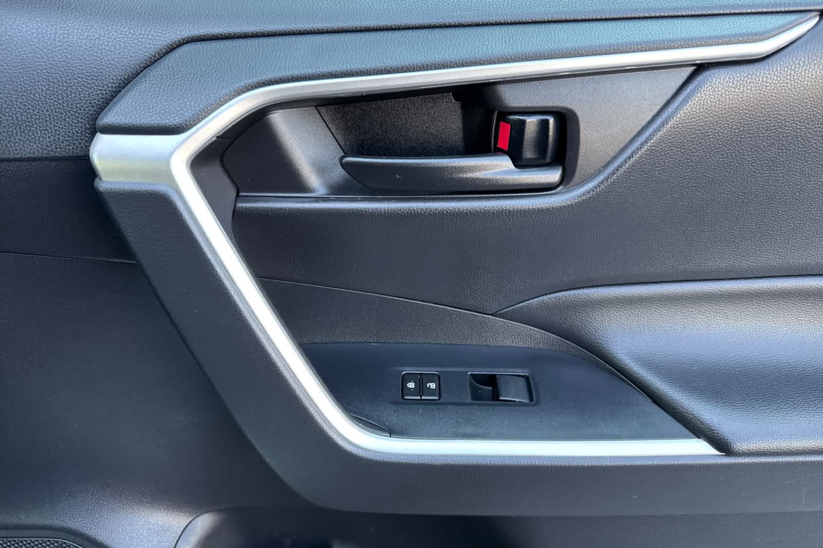 Thumbnail: 2022 Toyota RAV4 - 19