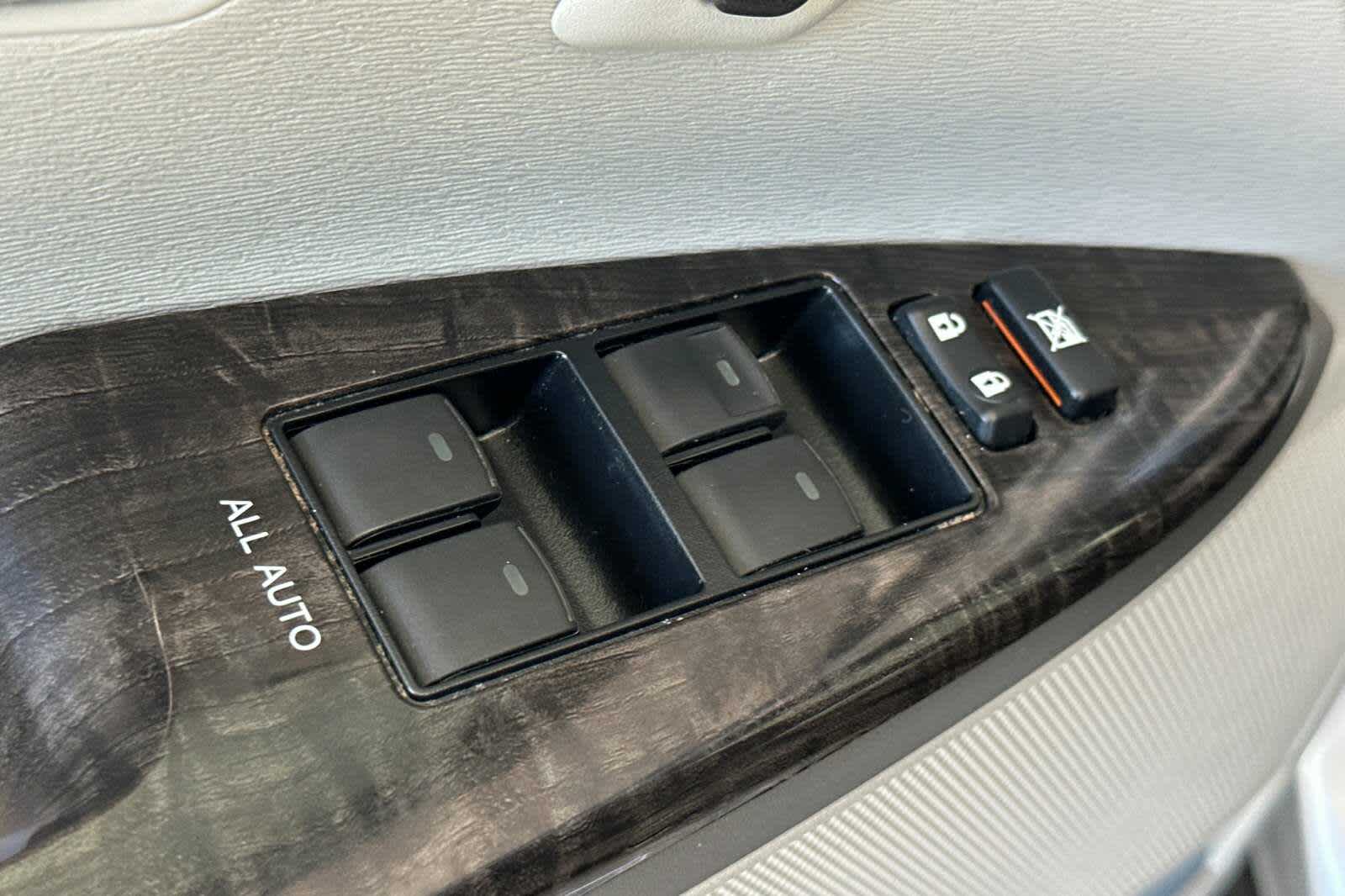 Thumbnail: 2013 Toyota Venza - 13