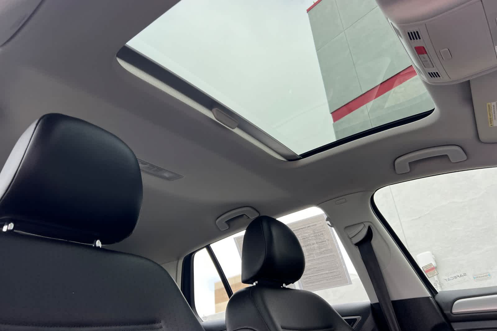 Thumbnail: 2017 Volkswagen Golf - 18