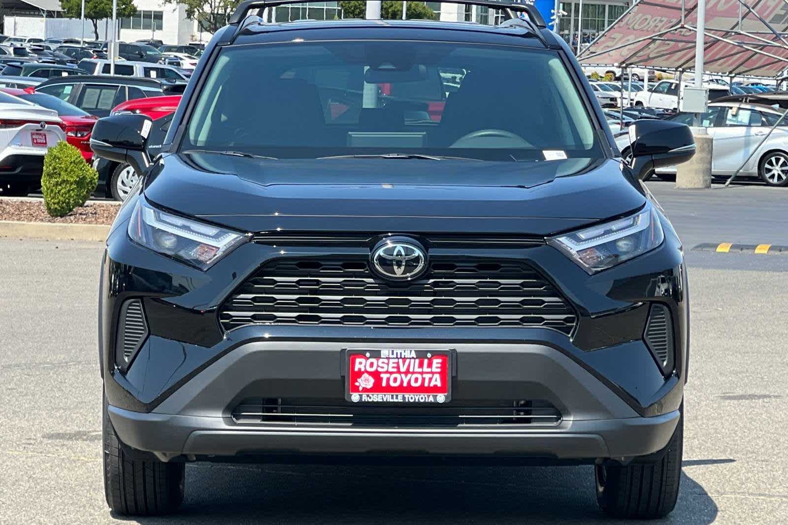 2025 Toyota RAV4 XLE 10