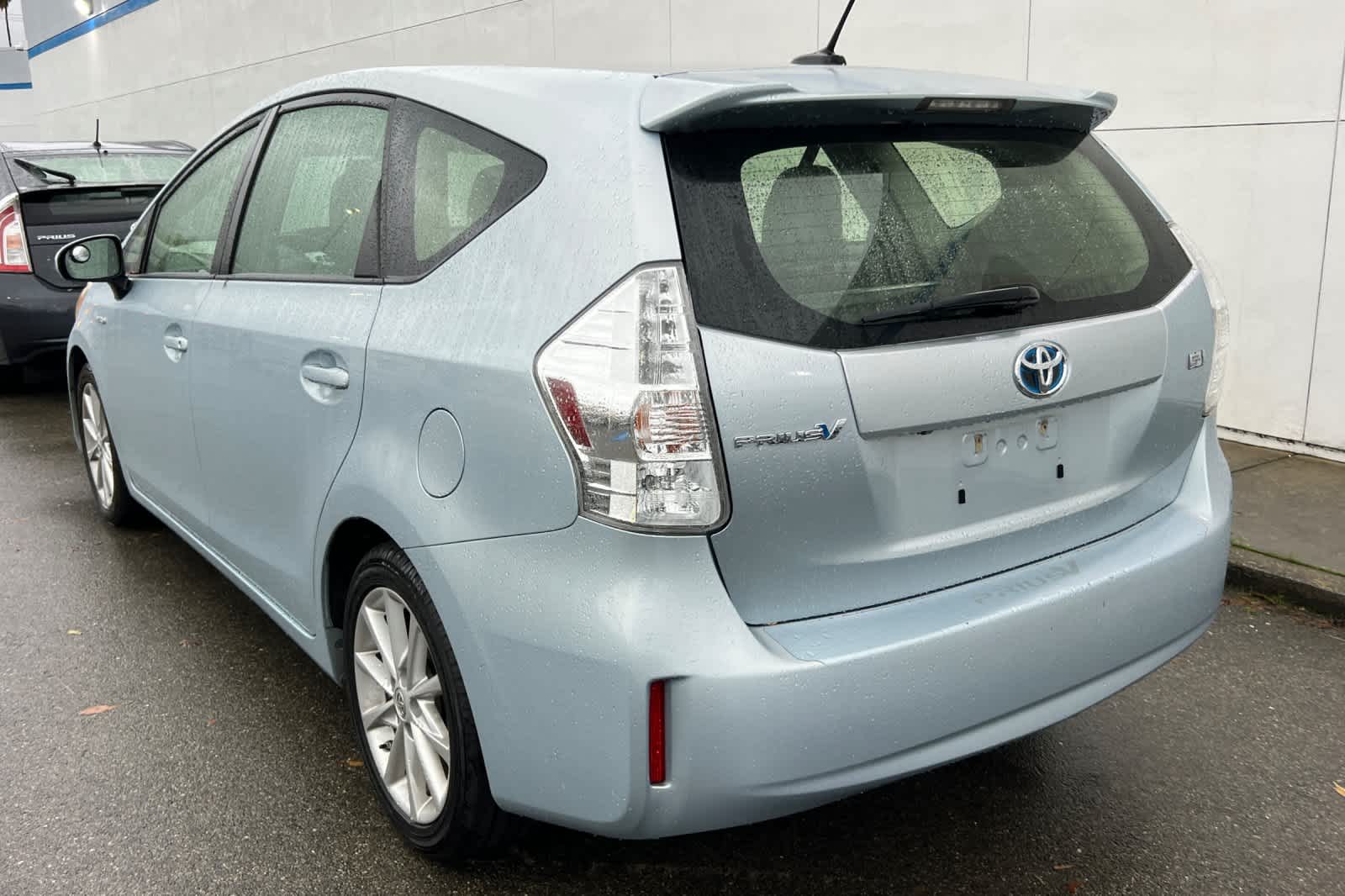 Thumbnail: 2013 Toyota Prius v - 4