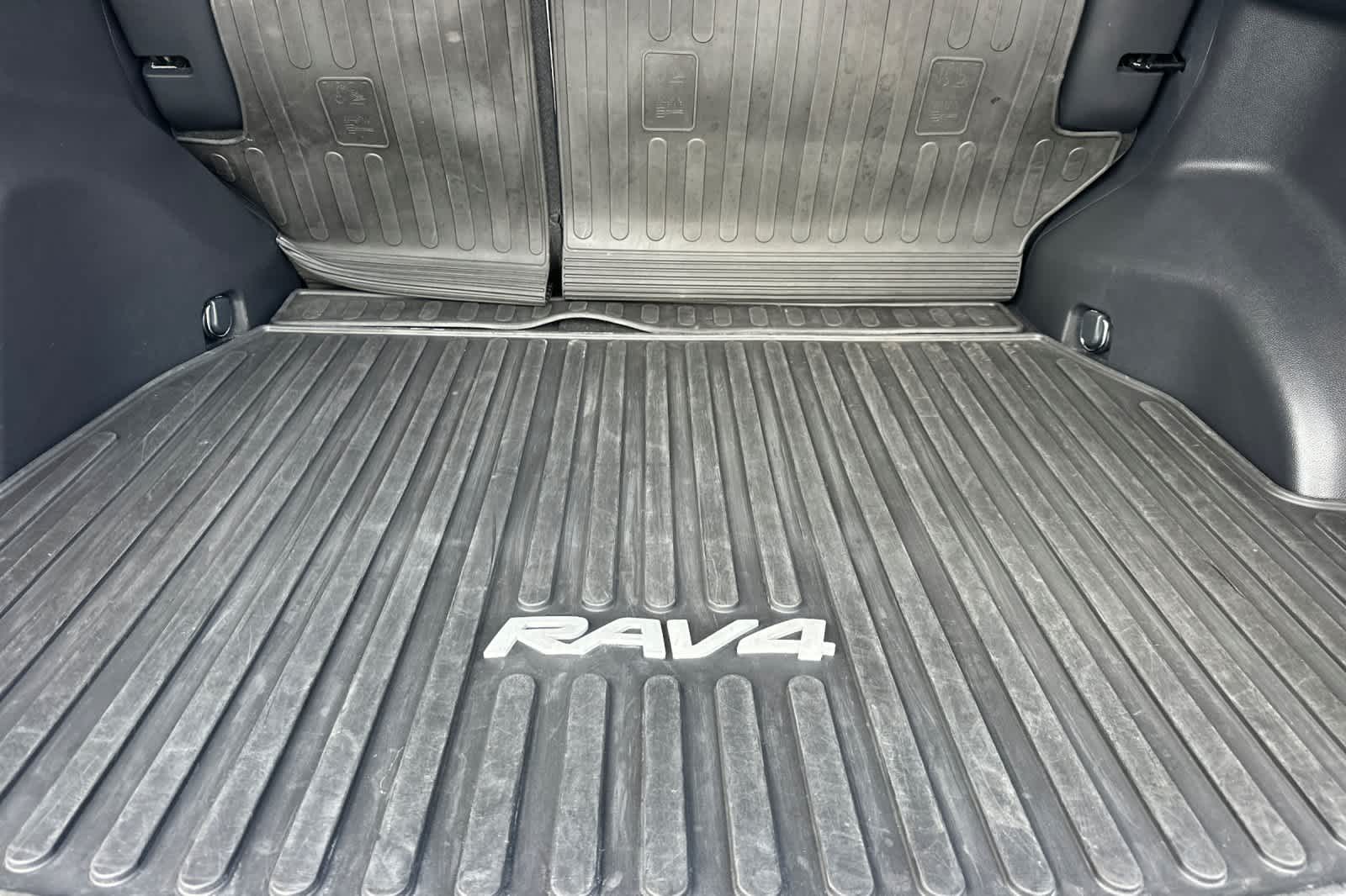 Thumbnail: 2022 Toyota RAV4 - 16