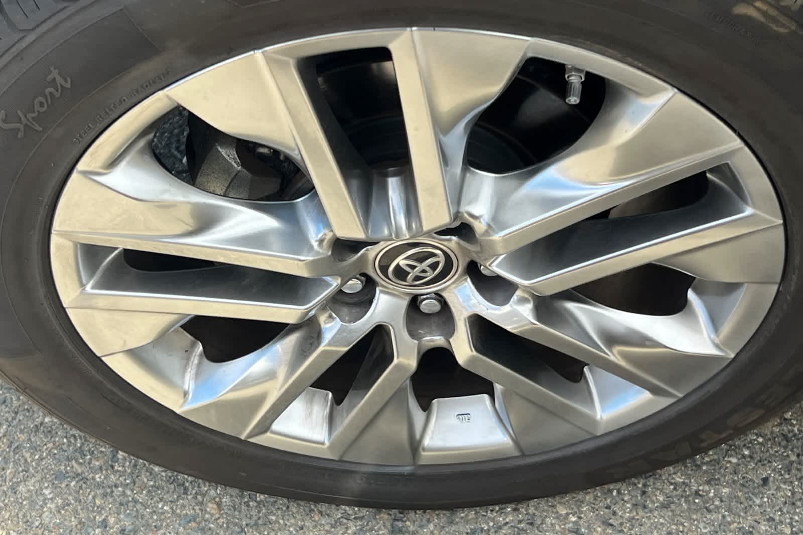 Thumbnail: 2019 Toyota RAV4 - 10