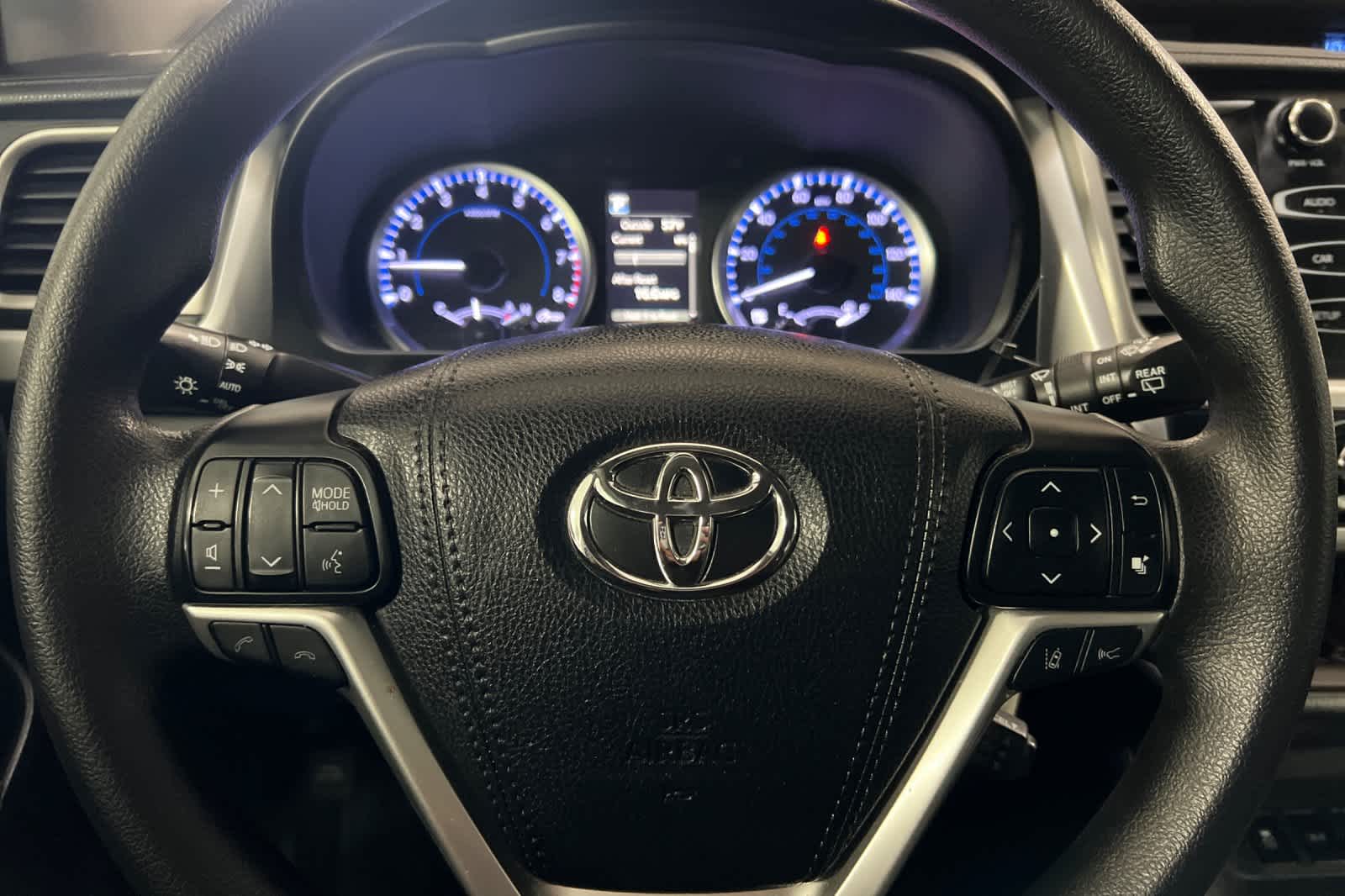 Thumbnail: 2018 Toyota Highlander - 25