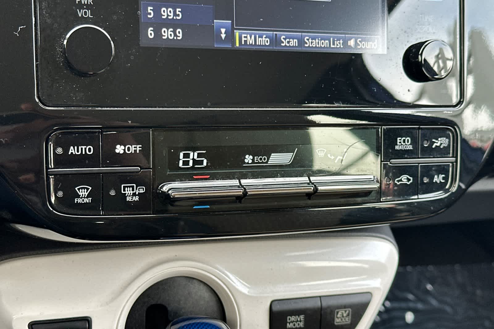 Thumbnail: 2016 Toyota Prius - 22