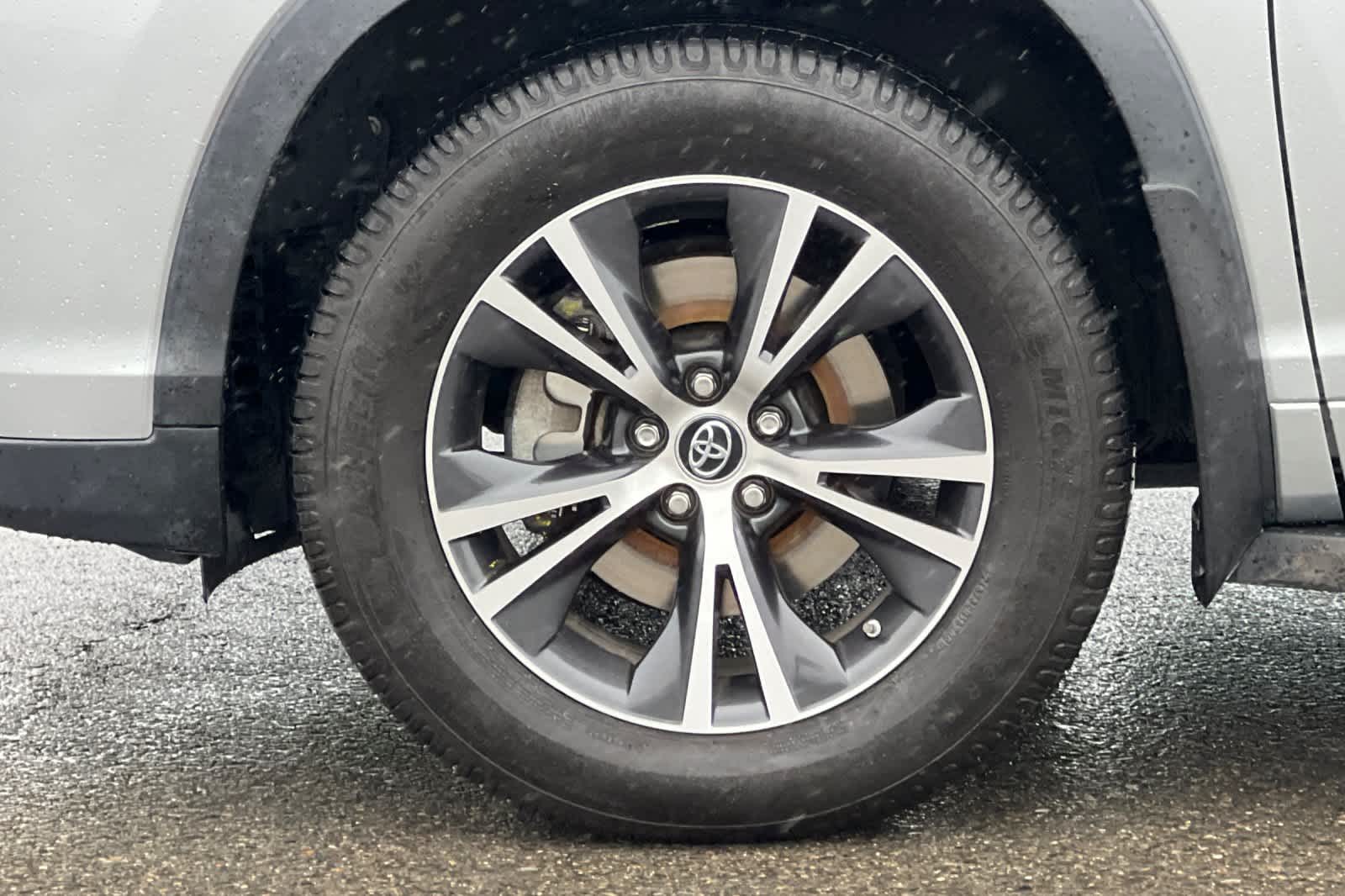 Thumbnail: 2018 Toyota Highlander - 28