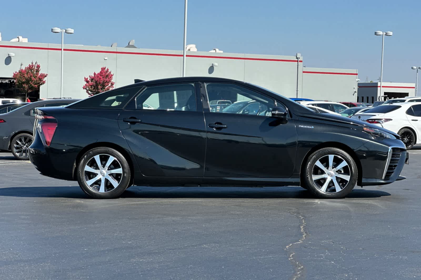 Thumbnail: 2019 Toyota Mirai - 6