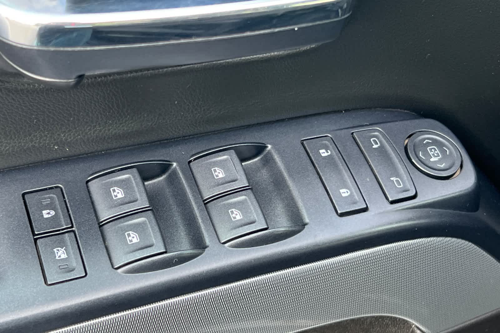 Thumbnail: 2018 Chevrolet Silverado 1500 - 13