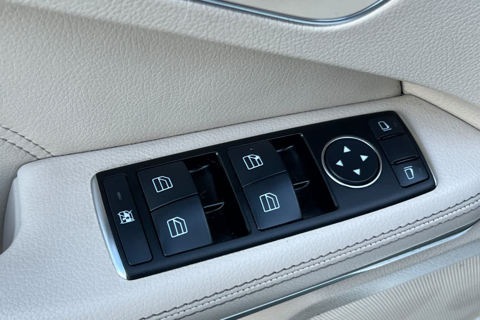 Thumbnail: 2014 Mercedes-Benz E-Class - 13