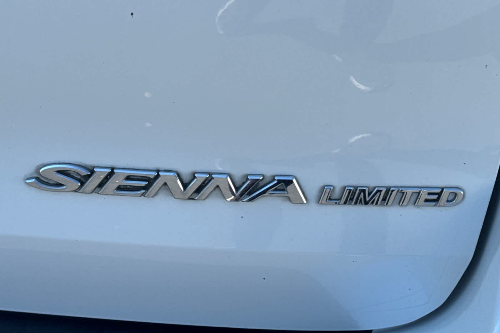Thumbnail: 2010 Toyota Sienna - 33