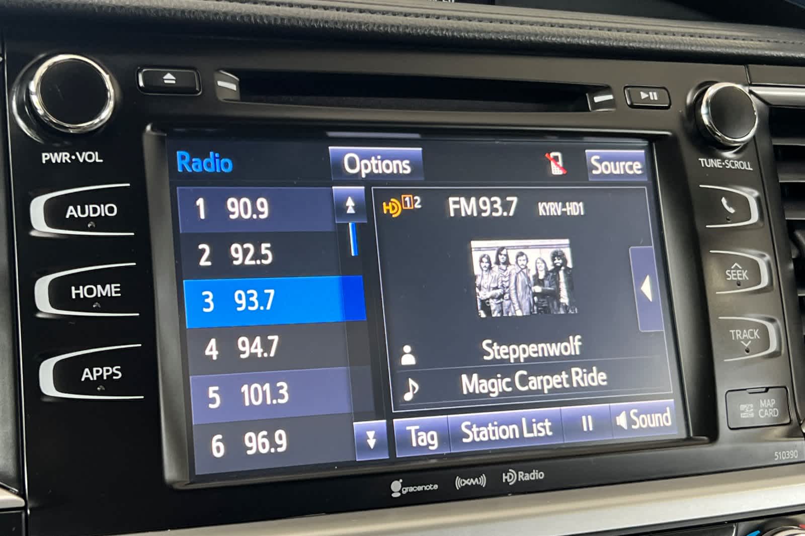 Thumbnail: 2018 Toyota Highlander - 21