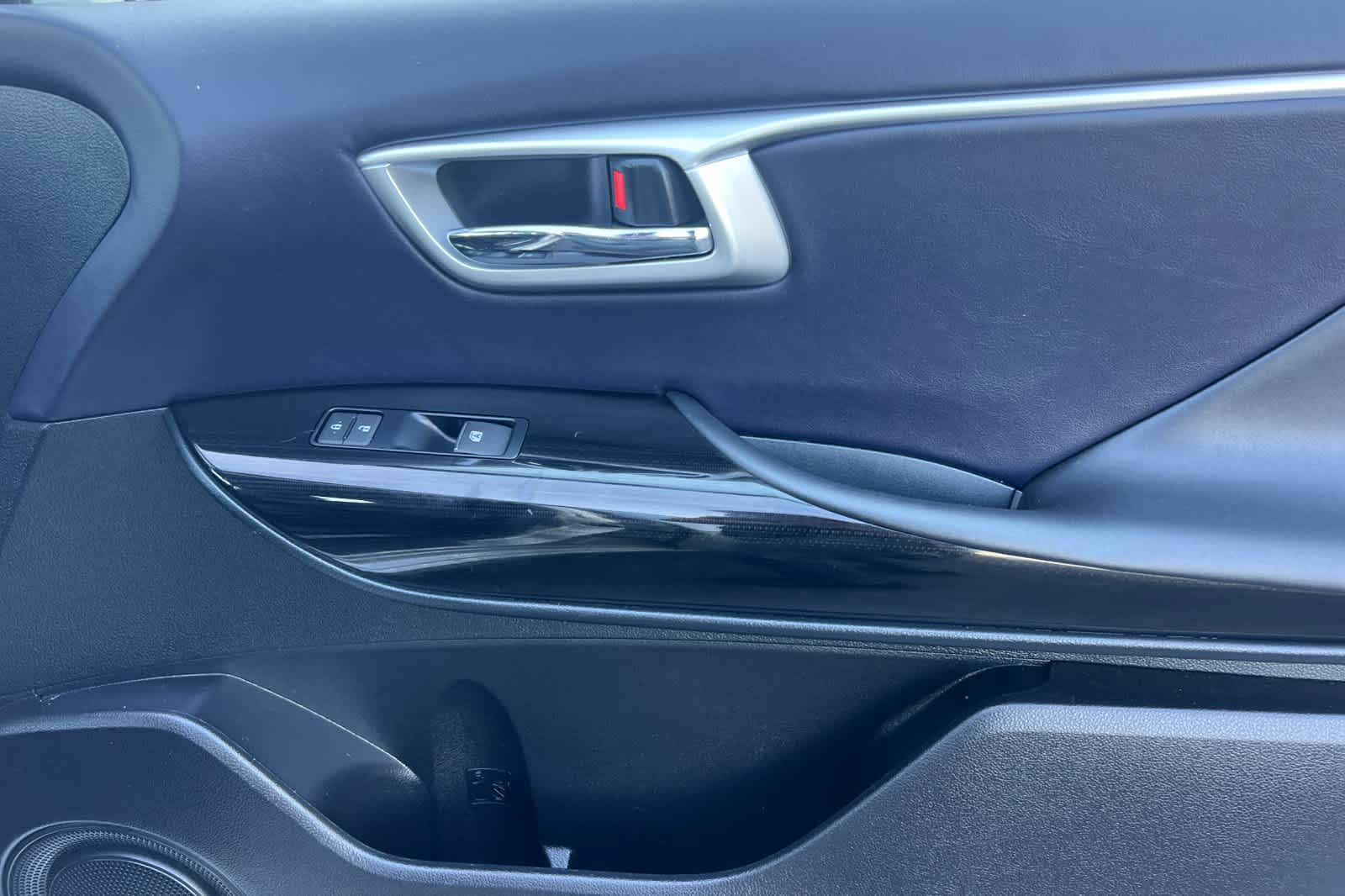 Thumbnail: 2018 Toyota Mirai - 18