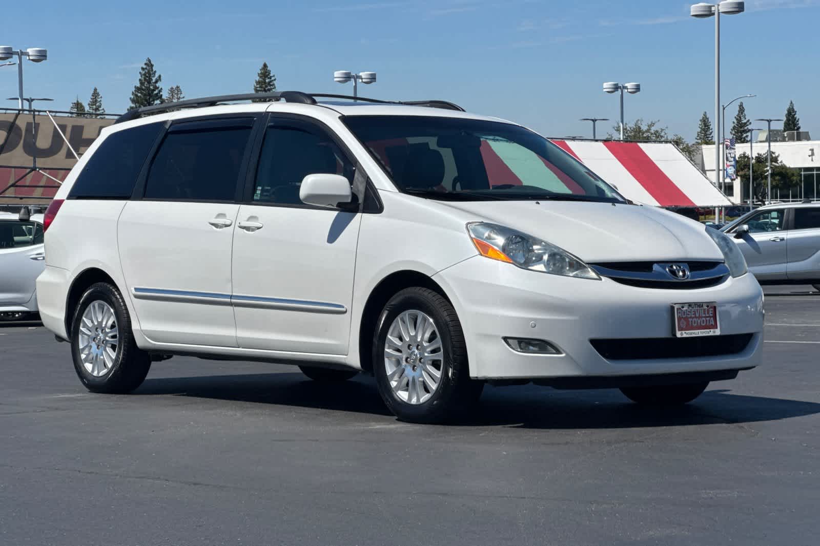 Thumbnail: 2010 Toyota Sienna - 5